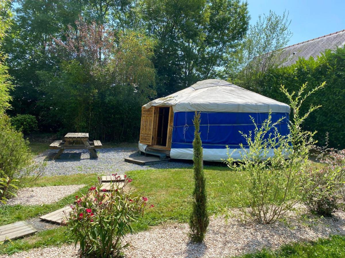 Les Yourtes Du Béarn - Domaine des deux clos Bed and Breakfast Pontiacq-Viellepinte Exterior foto